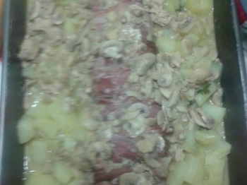 Polpettone con patate e funghi e rivestimento in speck